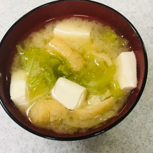 キャベツ·豆腐·油揚げの具だくさん味噌汁♡